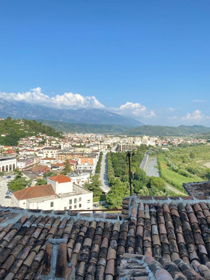 Aria Baci Guest House Berat Bagian luar foto