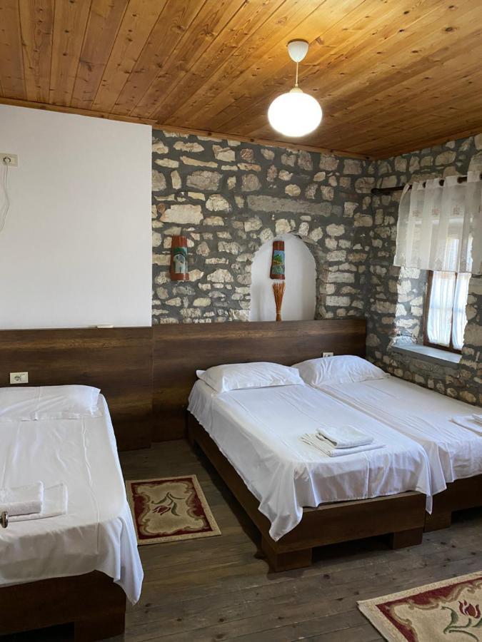 Aria Baci Guest House Berat Bagian luar foto