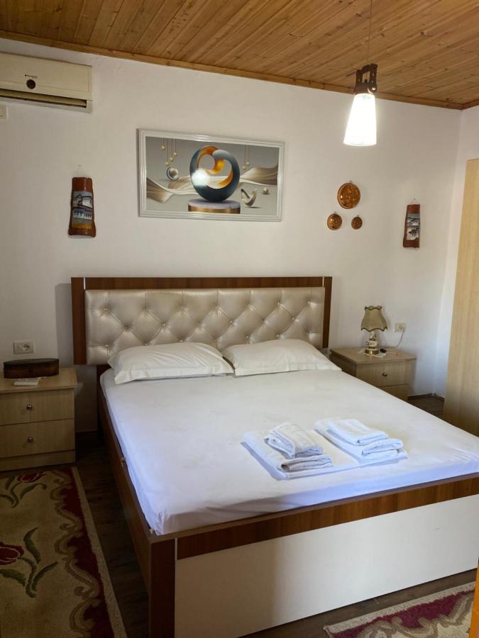 Aria Baci Guest House Berat Bagian luar foto
