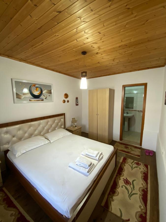 Aria Baci Guest House Berat Bagian luar foto