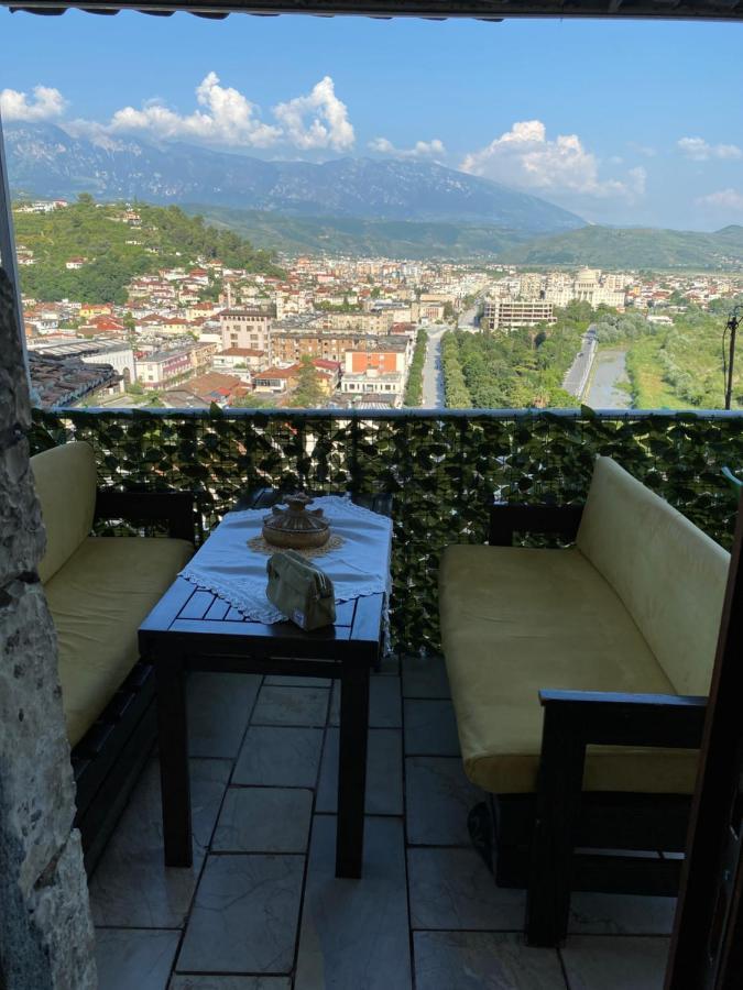 Aria Baci Guest House Berat Bagian luar foto