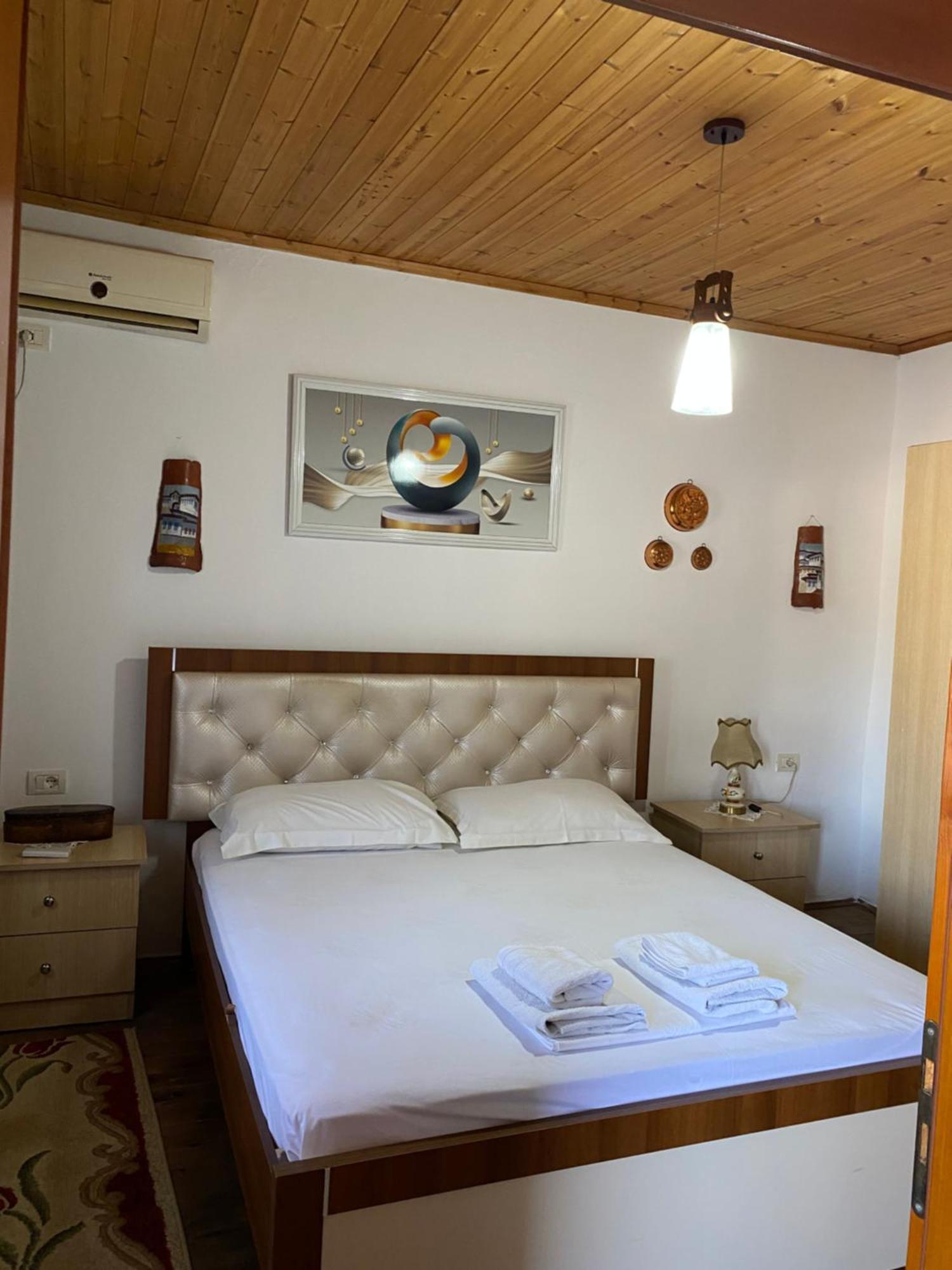 Aria Baci Guest House Berat Bagian luar foto
